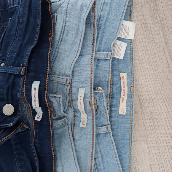 Womens levis skinny. Size 25,26,27 - Picture 2 of 4